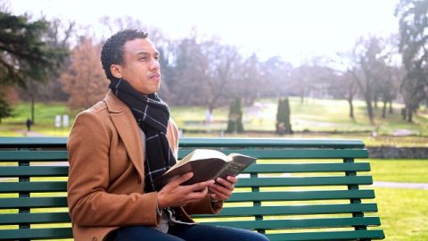 Nang Ako ay Dapat Mamili sa Pagitan ng Pamilya, Pag-aaral, at Pananampalataya